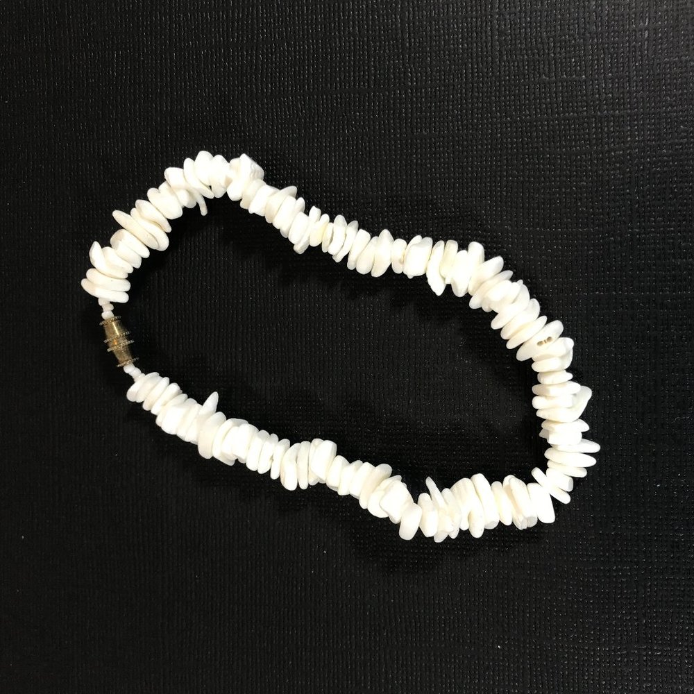 Vintage White Puka Shell Bracelet screw clasp